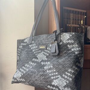 La Diva Gray Woven Tote Bag 👜✨🪩